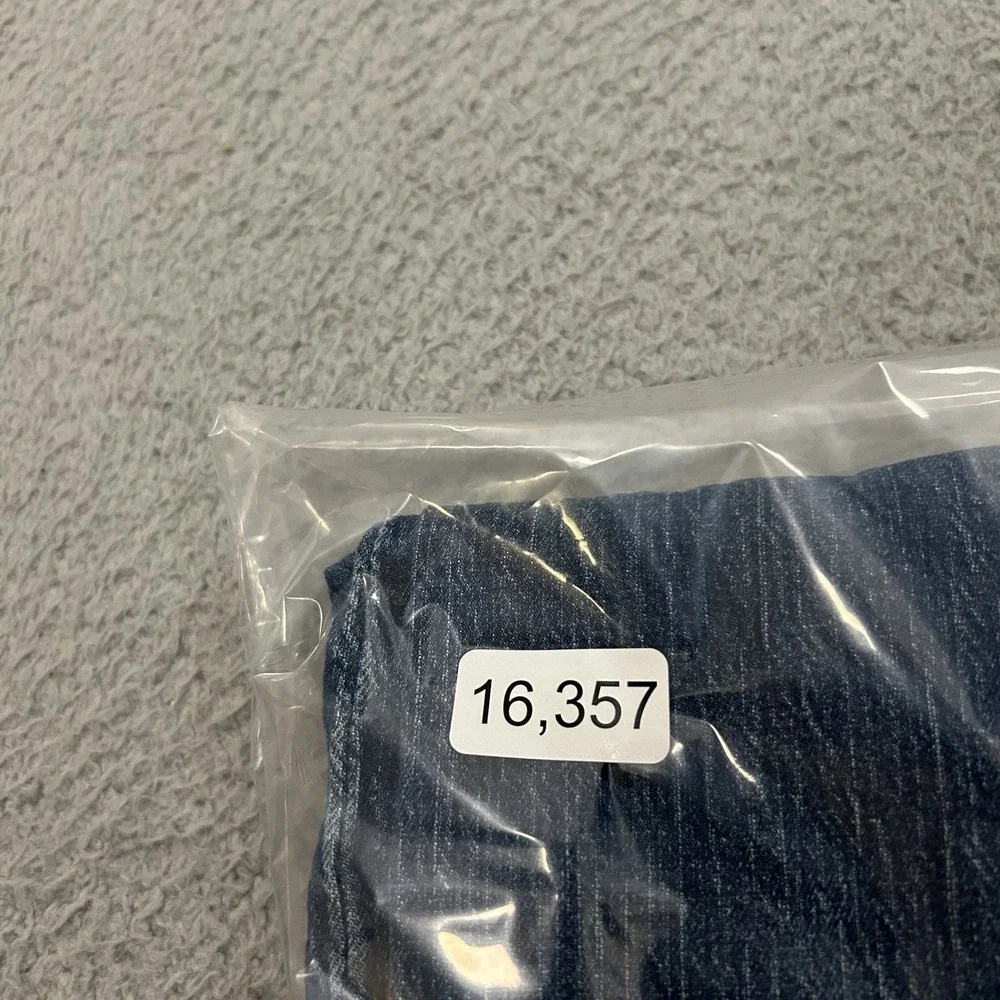 Levis Jeans Mens 33x30 Blue Denim 502 Tapered American Stretch Medium Wash Adult